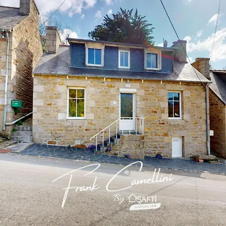 Petite Maison De Pecheur Dans Un Site Paradisiaque Ploulech
