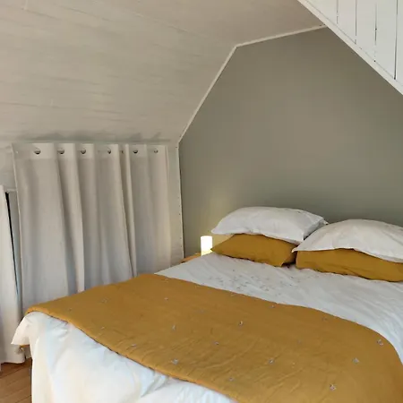 Petite Maison De Pecheur Dans Un Site Paradisiaque