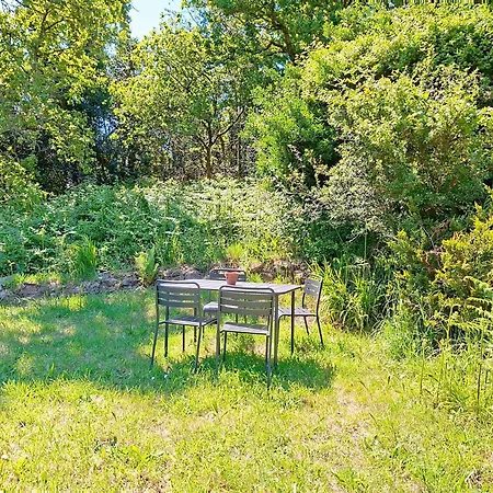 Petite Maison De Pecheur Dans Un Site Paradisiaque *
